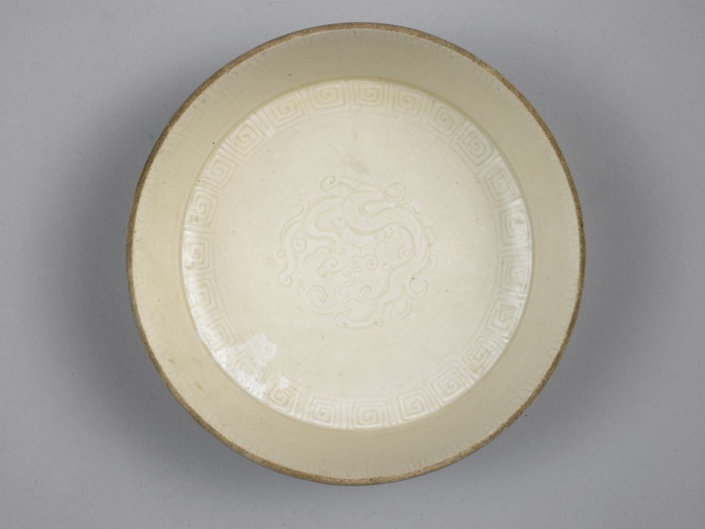 图片[2]-Ding Kiln White Glaze Engraved Flower Pan Chi Pattern Wash-China Archive